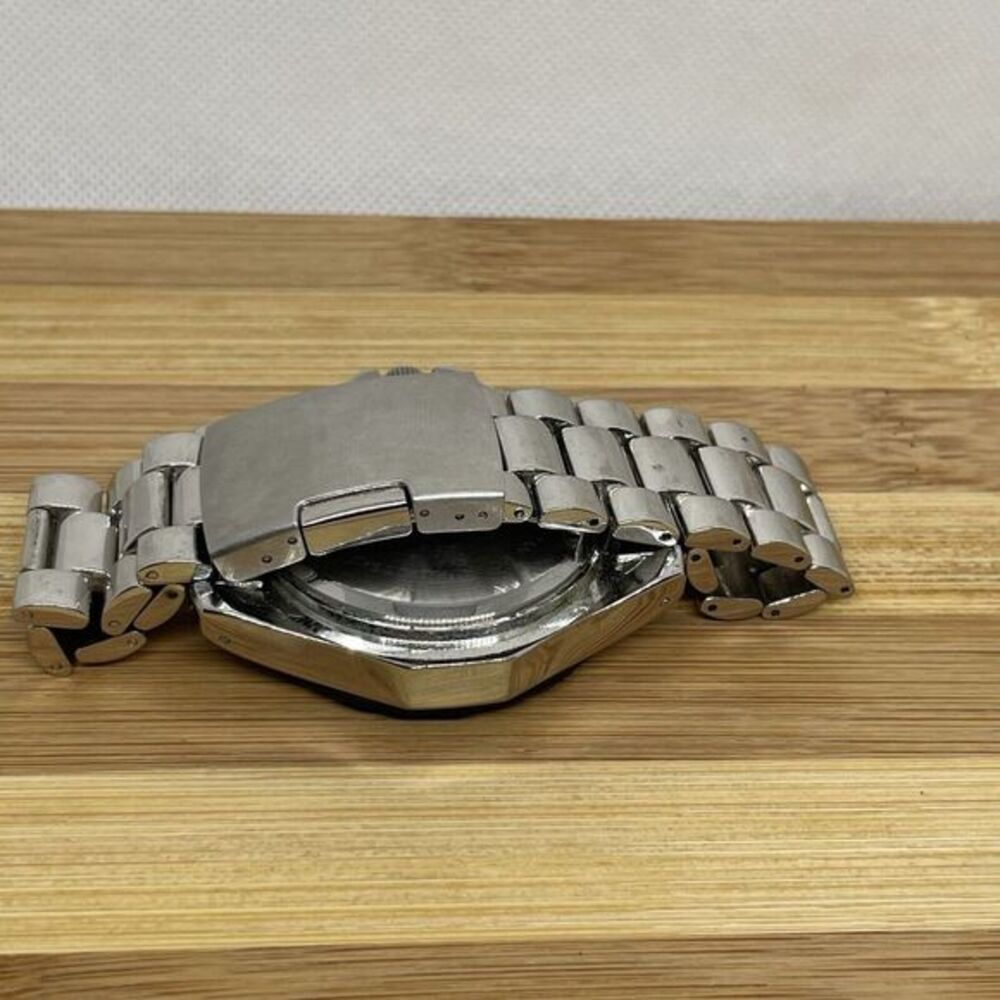 Unlisted Mens Watch Black Bezel Silver Tone Metal Band‎ Kenneth Cole Production - Picture 4 of 7